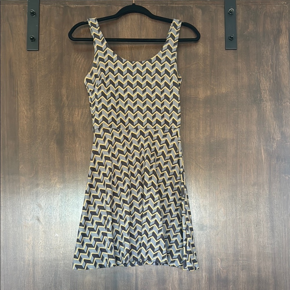 Chevron Patterned Sleeveless Dress